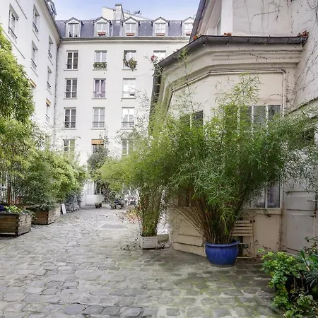 Montorgueil/ Rue Saint Sauveur Parigi