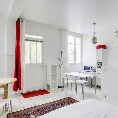 Apartment Montorgueil/ Rue Saint Sauveur *